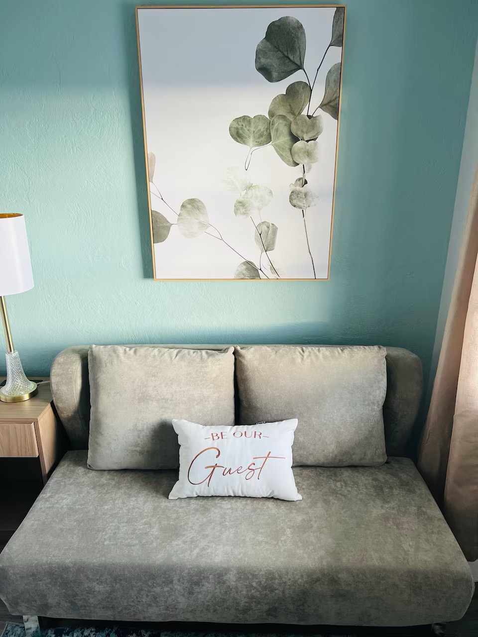 Plush and Comfy King Bed, Pull Out, Pet Friendly!