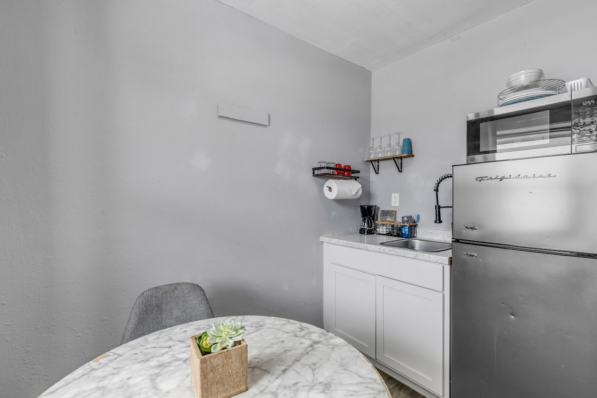Plush and Comfy King Bed, Pull Out, Pet Friendly!