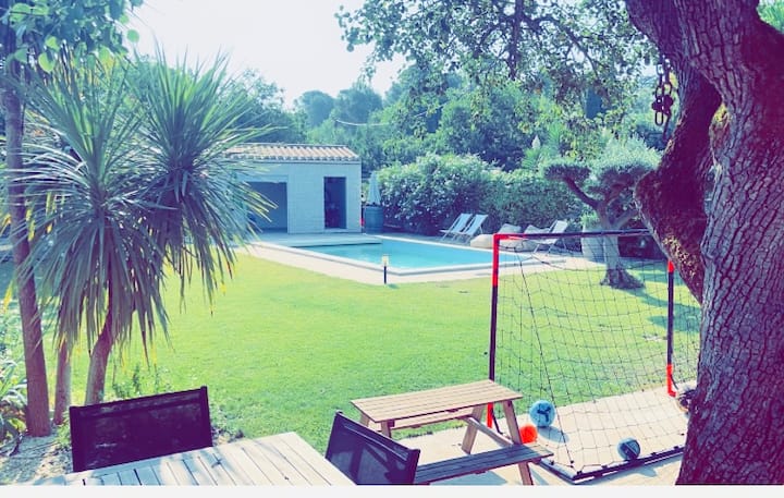 Maison Spacieuse 11 Personnes  Piscinepool House - Carcassonne