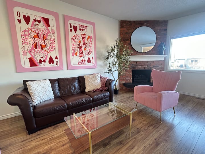 South Yyc/ Spruce Meadows/4 Bedrooms - Calgary