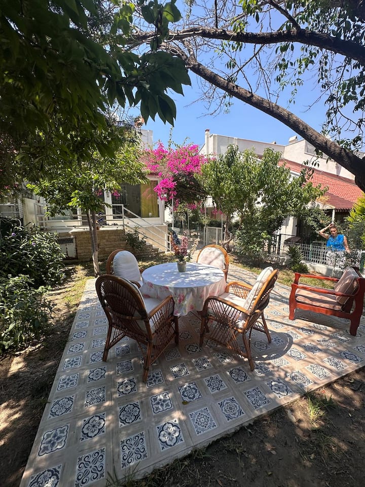 Kadınlar Denizinde Havuzlu Sitede Müstakil Ev -