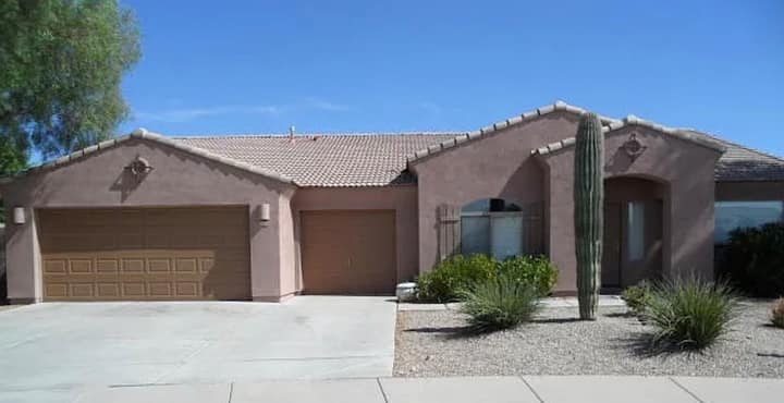 Spacious Desert Oasis  A True Home Away From Home - Goodyear, AZ