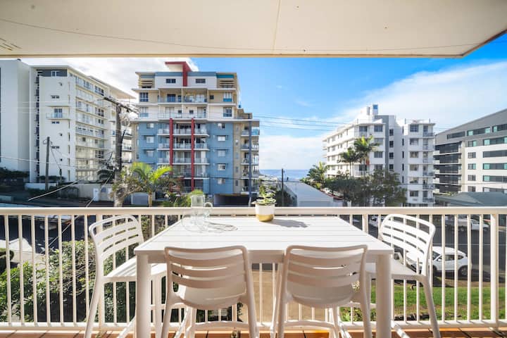 Ocean Glimpse Retreat - Sunlit Days By Kings Beach - Caloundra