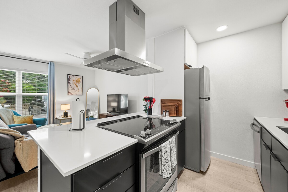 Cozy Retreat | Walk to South Congress |DT Austin