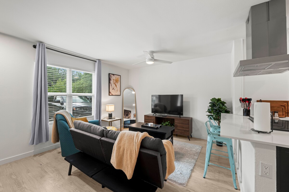 Cozy Retreat | Walk to South Congress |DT Austin