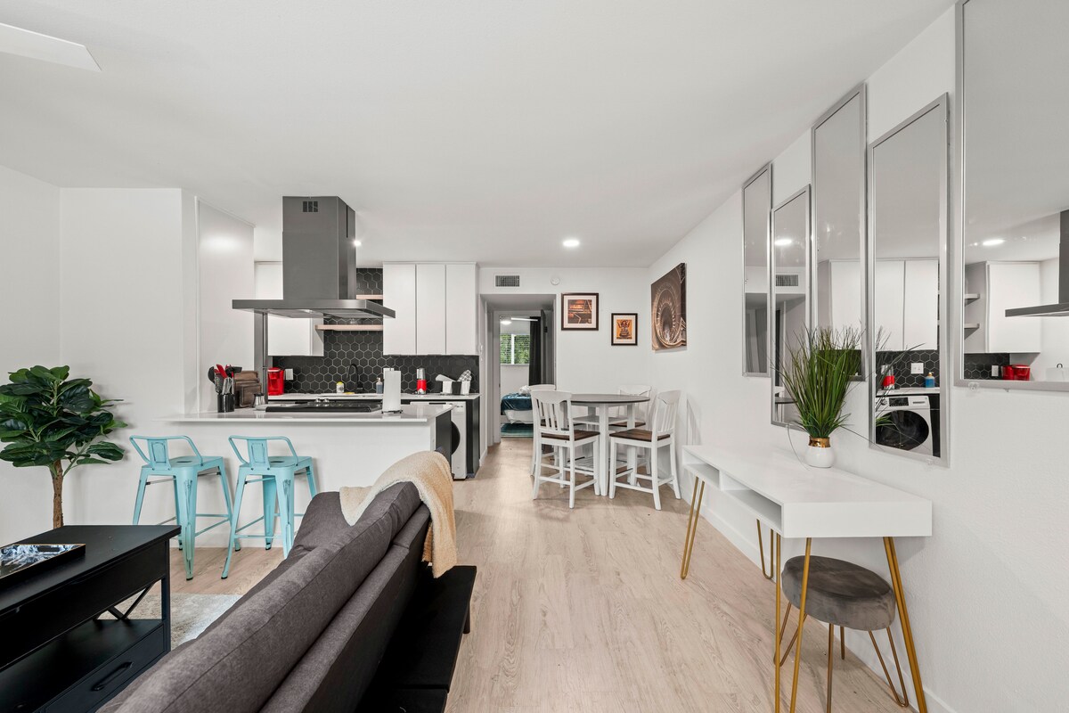 Cozy Retreat | Walk to South Congress |DT Austin