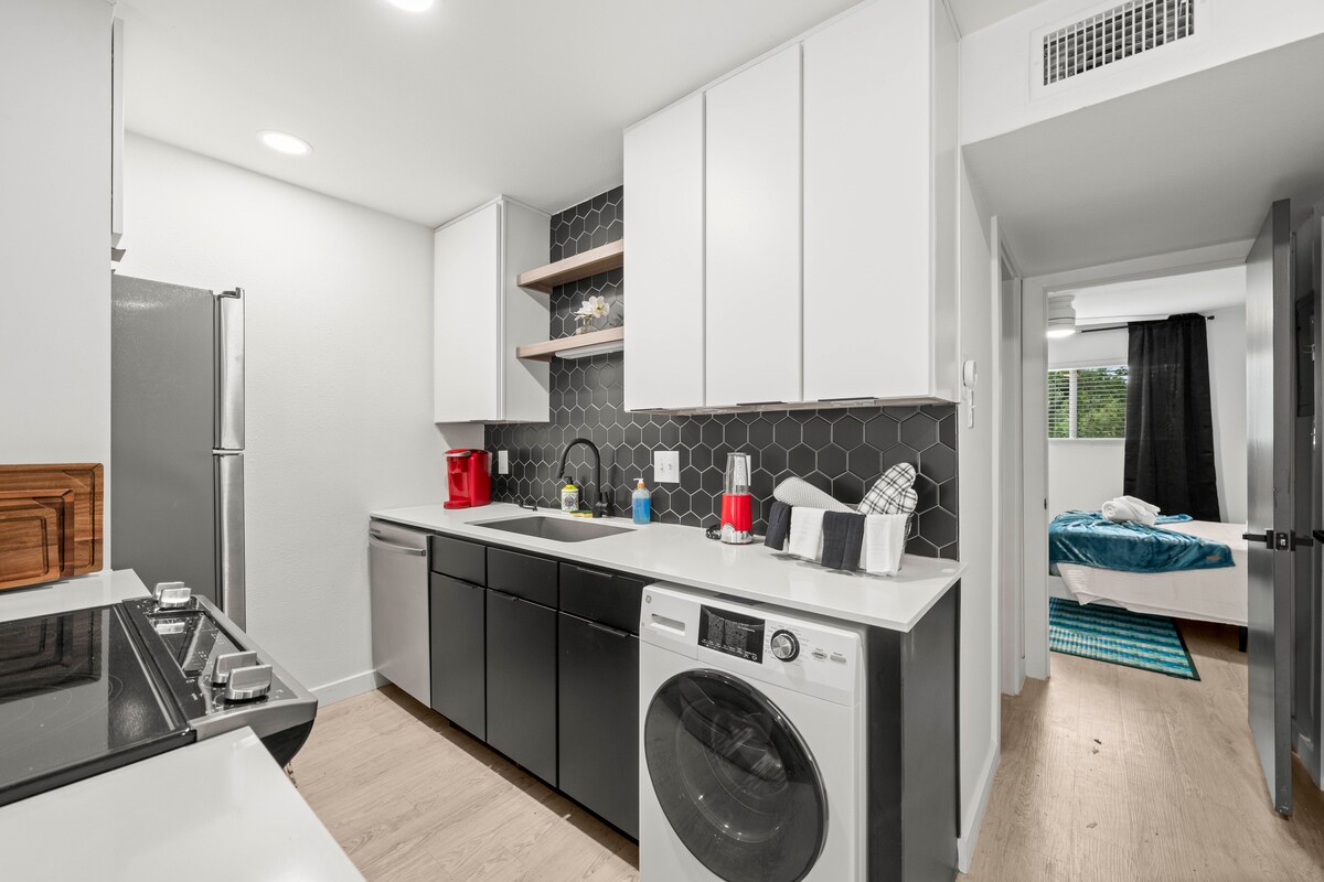 Cozy Retreat | Walk to South Congress |DT Austin