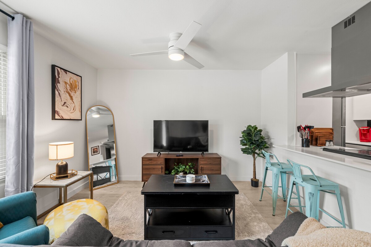 Cozy Retreat | Walk to South Congress |DT Austin