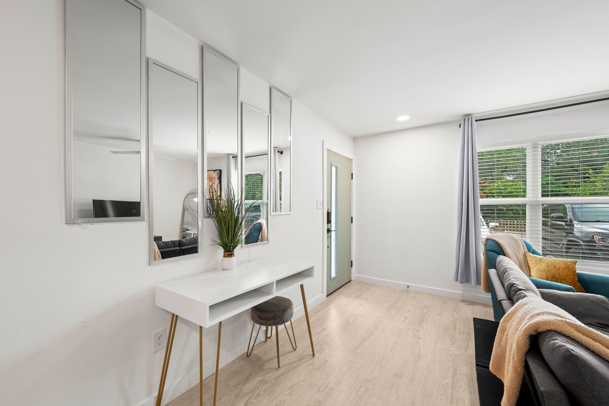 Cozy Retreat | Walk to South Congress |DT Austin