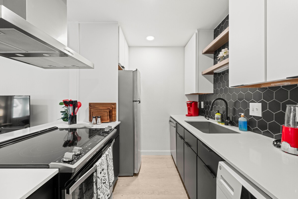 Cozy Retreat | Walk to South Congress |DT Austin