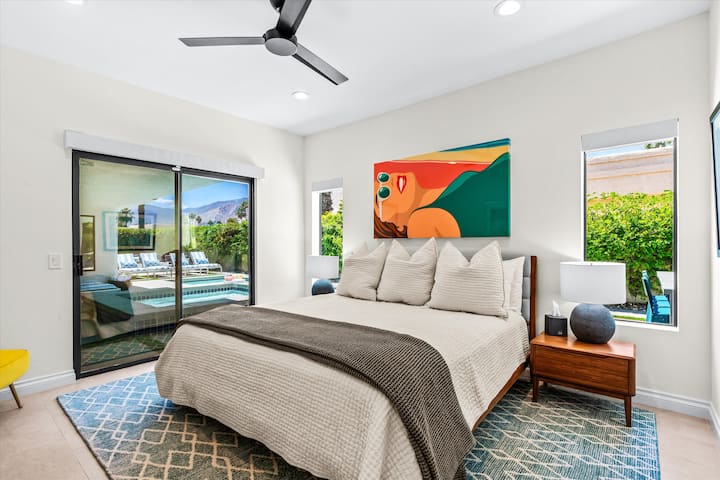 Chambre d'amis avec accès au patio et à la piscine