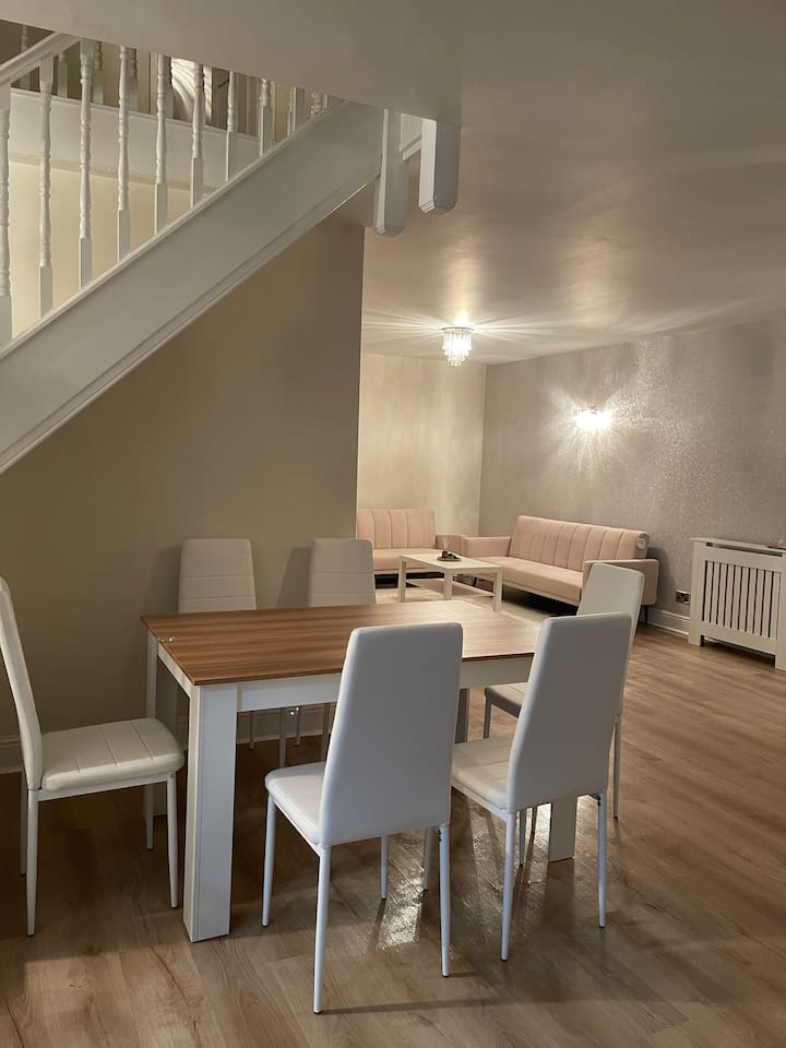 The Harlington Garden House | 5br With Garden - Hayes