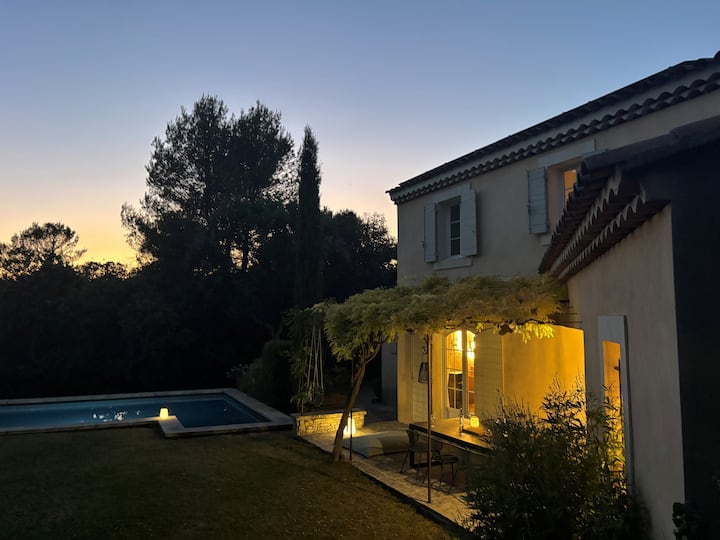 Bastide Provençale Contemporaine - Gordes, Francia