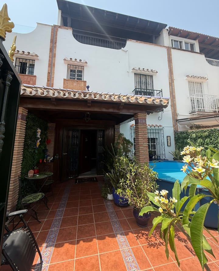 Chalet Adosado En Playamar, Sol Y Playa. - Torremolinos