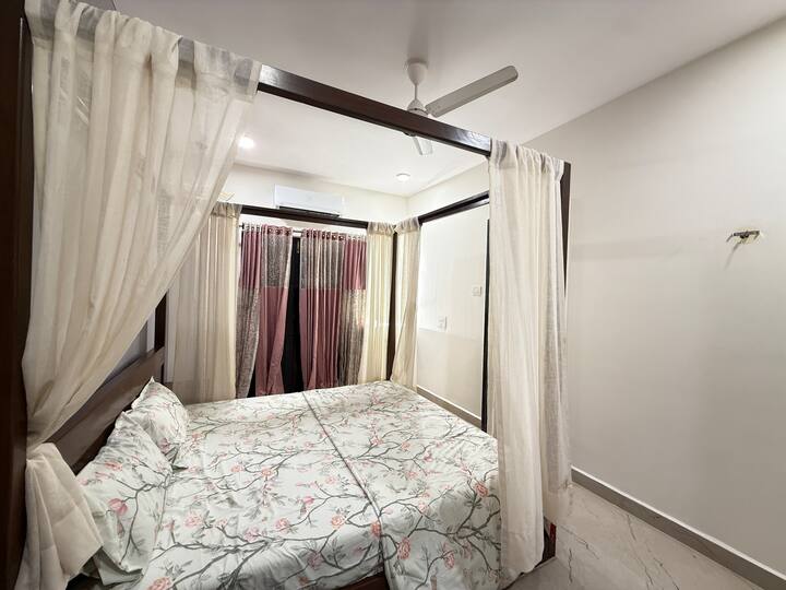 Bedroom 1 image 2
