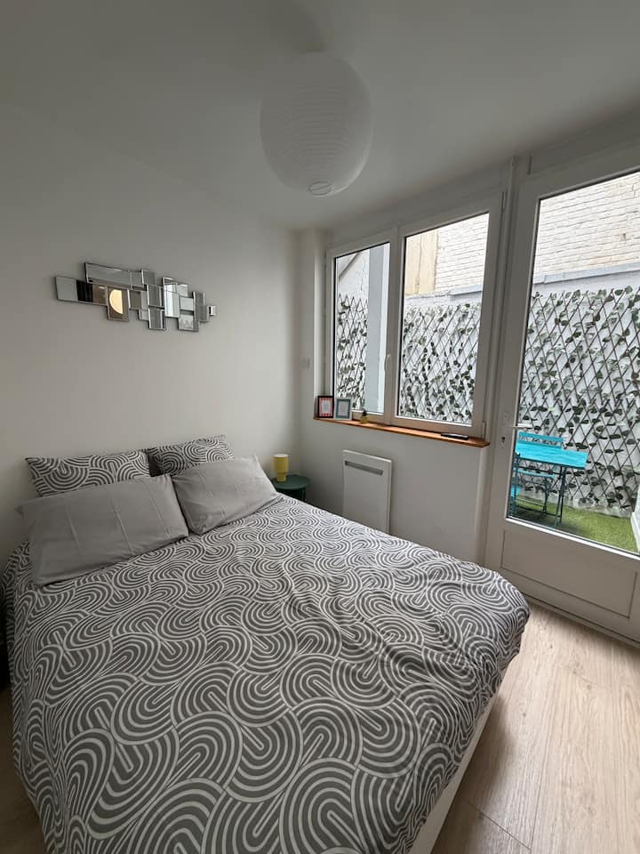Studio Cosy Avec Courcentre-villeparking Gratuit - 加萊