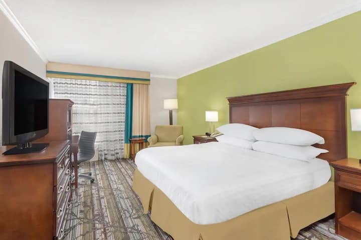 King | Wyndham Summerville | I-26 Access - Summerville, SC