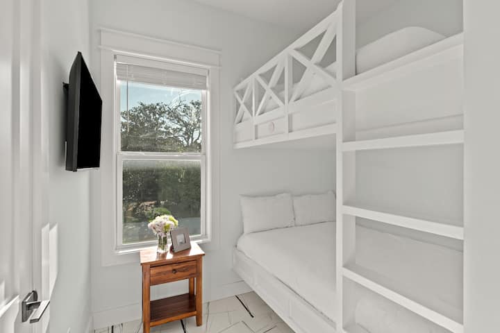 El dormitorio 5 cuenta con una litera doble.