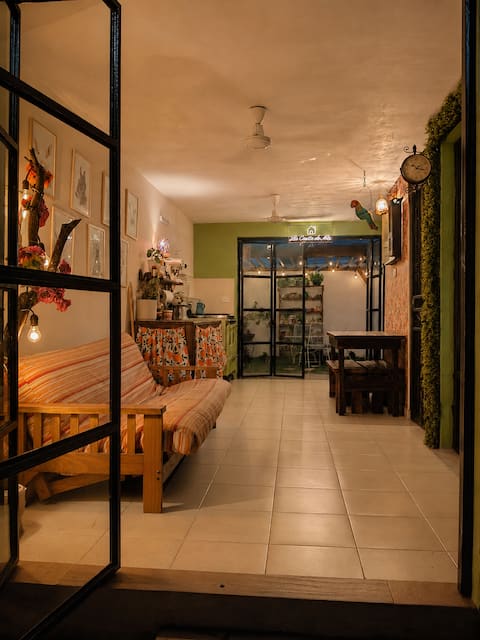 Popular Airbnb listing: Vintage boutique retreat with a beautiful view of the hill in Juárez