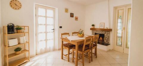 Annuncio Airbnb popolare: Casa AlMa, with a spectacular view of the sea and hills. a Numana