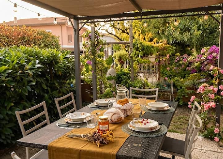 Casetta Al Mare: Lucca Comincs, Spiaggia & Arte - Viareggio