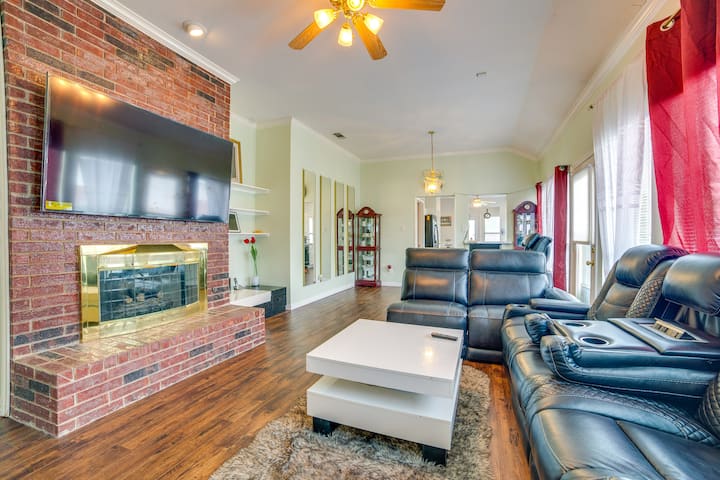 Private Patio & Grill! Garland Retreat Near Golf - Garland, TX