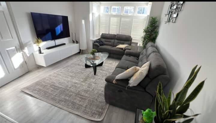 4bed Beautiful Home - Watford