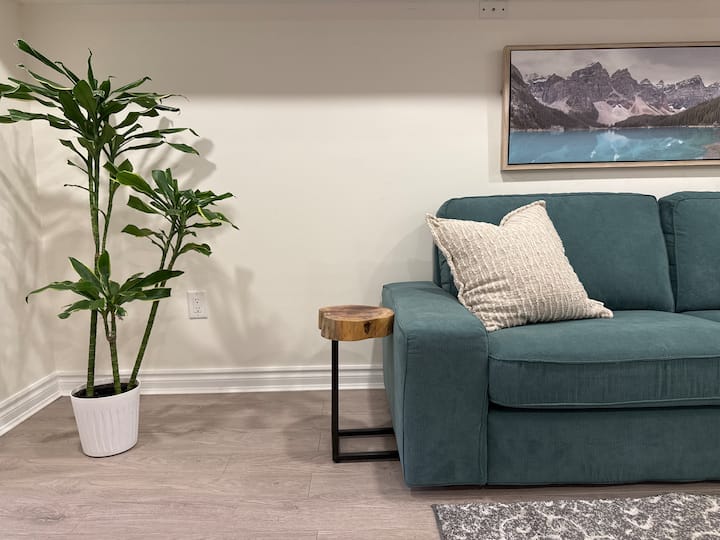 Beavers Burrow: Luxe 2 Bed In The West End - Toronto, ON