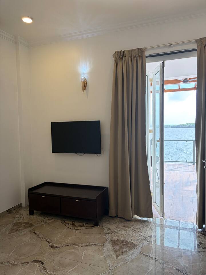 Bedroom 1 image 3