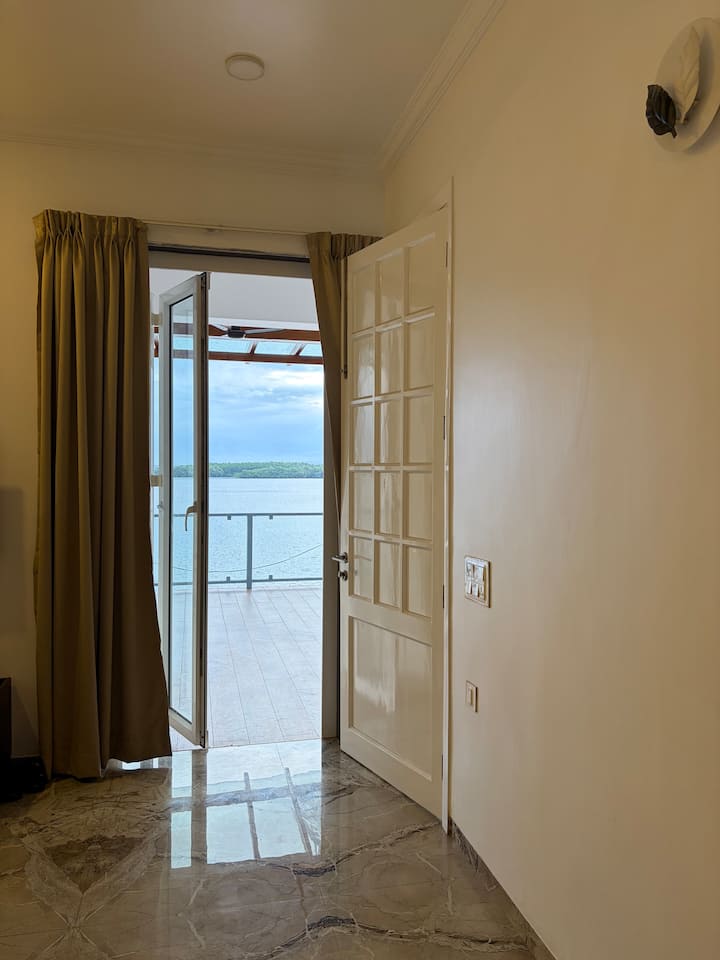 Bedroom 1 image 2