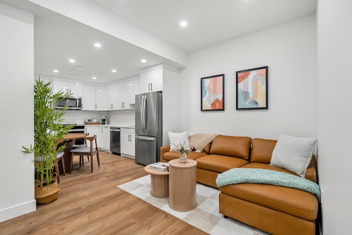 Suite Life 2br, King Bed, Ac, Desk, Dining Area - Alberta
