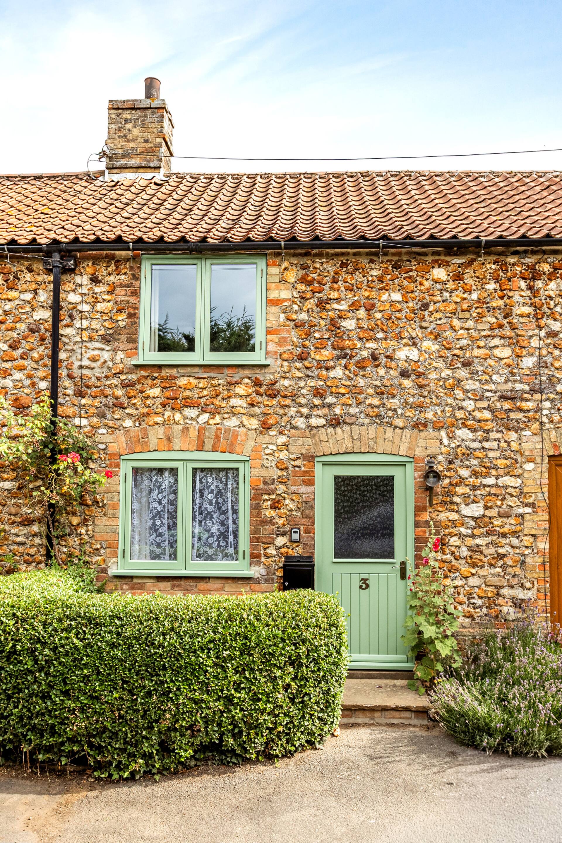 Charming Norfolk Flint Cottage retreat