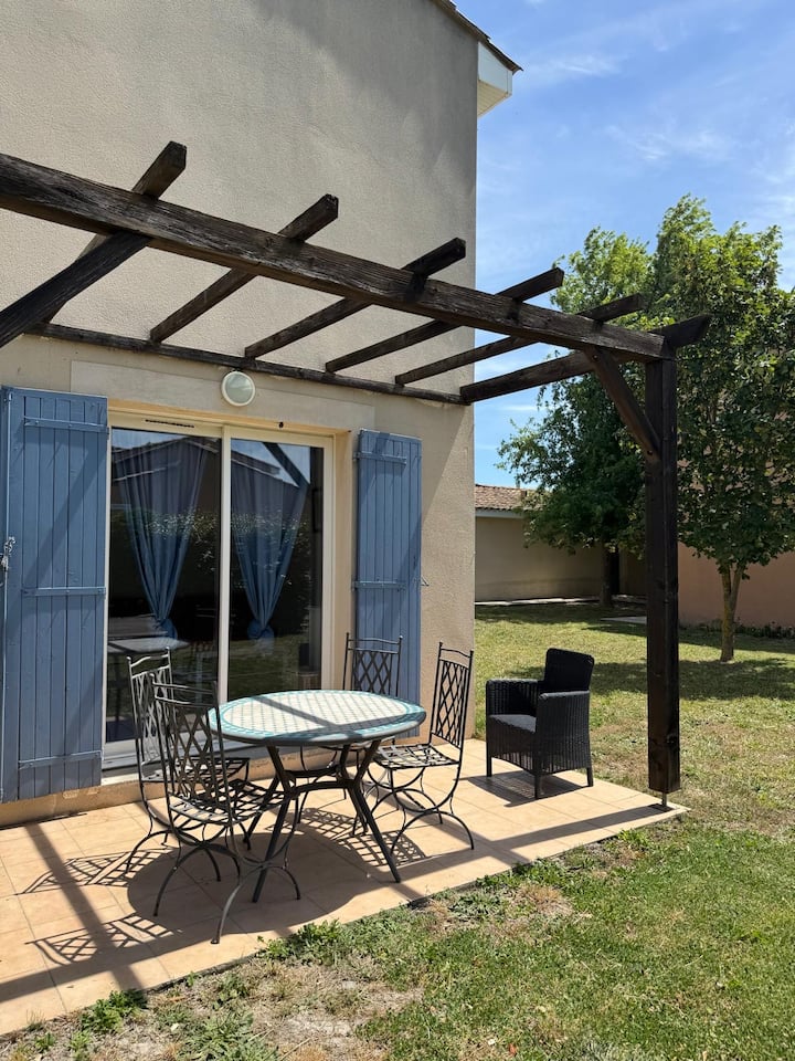 Bastide Avec Terrasse Résidence Les Rives Du Lac. - Monteux