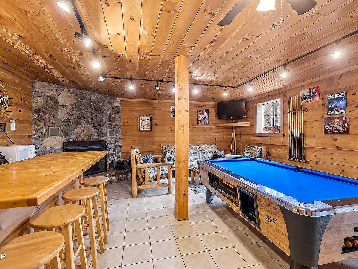Hot Tub & Pool Table | Quiet Wooded Hideaway - Cabins for Rent in ...