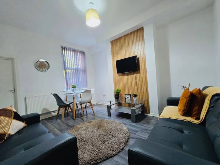 Cozy 4-br House • Central • Groups • Stable Wifi - Liverpool