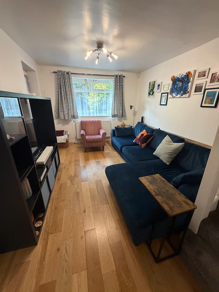 2 Bedroom House Next To West Ham Station E15 - London
