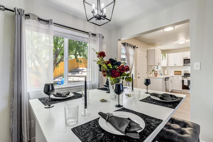 Apollo Landing | Pet Friendly With Yard - Colorado Springs, CO