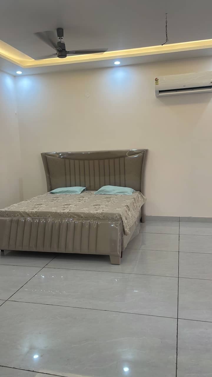 Stylish And Peaceful Studio Apartment. - Sahibzada Ajit Singh Nagar