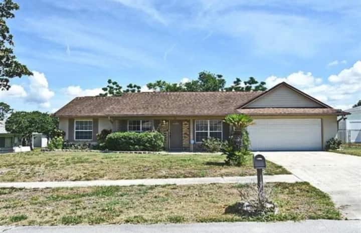 Quiet 2br Home Near Daytona Beach & Orlando - Deltona, FL