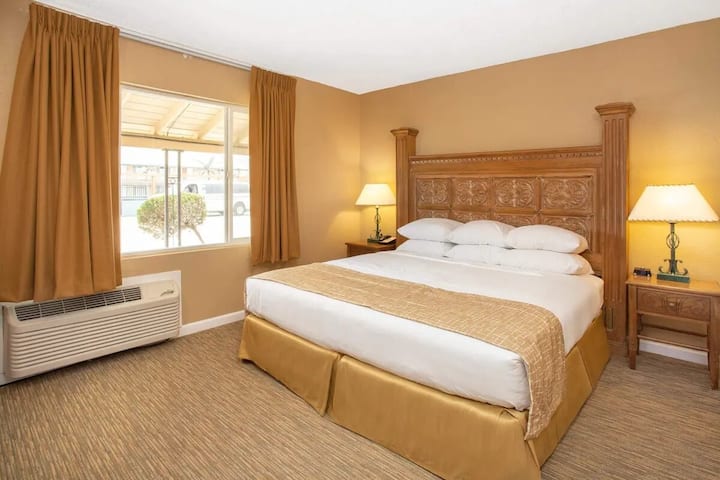 Family Suite | Travelodge Hawthorne | Pool - Hawthorne, NV