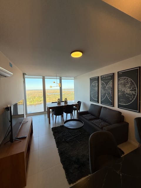Successful Airbnb property: Premium riverfront apartment with great view in Departamento La Capital