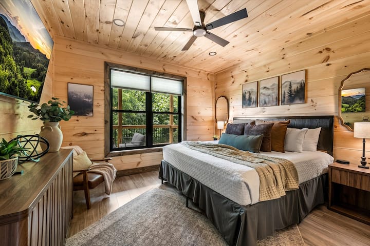 A second king suite, also ensuite, so two couples never share a bathroom.