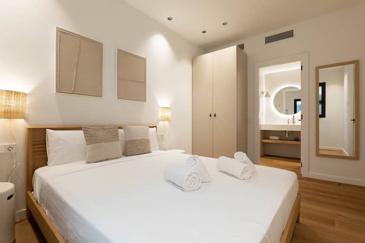 Can Milà / Signature Ap., City View, Dbl Bed (114) - Sitges