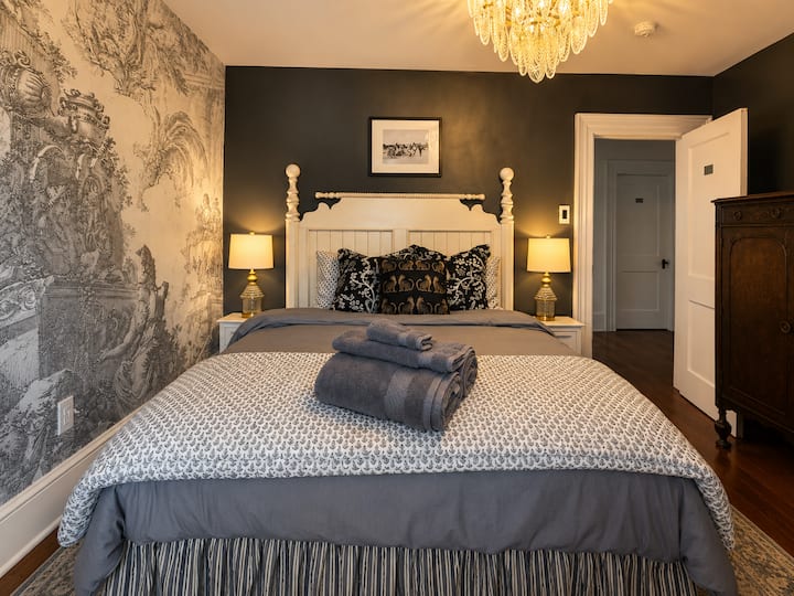 Last Min Special Pricing! Boutique Queen Room - Atlantic City, NJ