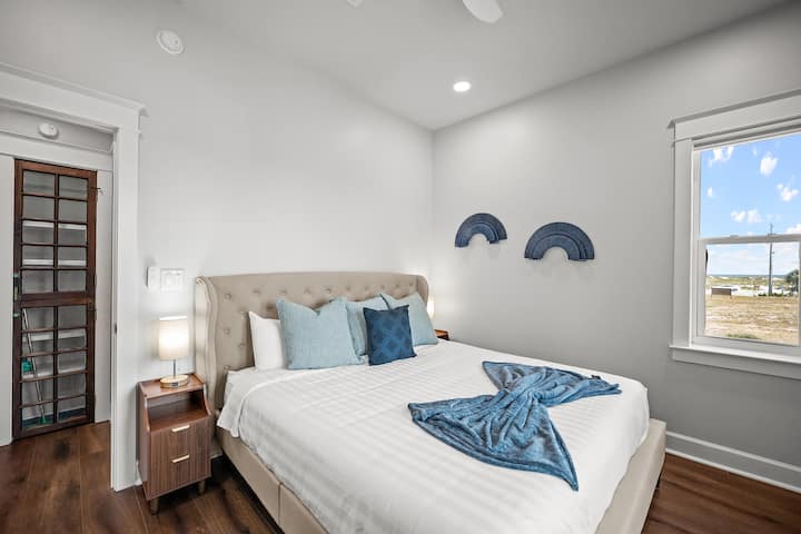 Main Level King Suite