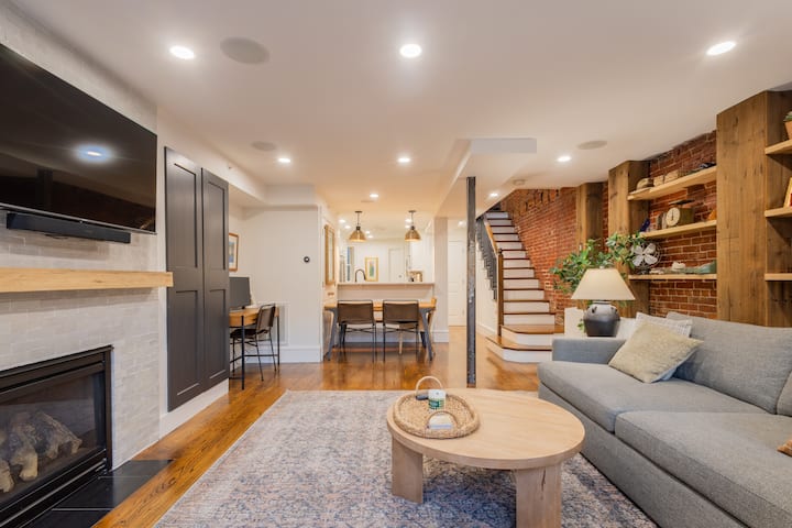 Renovated South End 2br/2.5ba W/ Patio & Fireplace - Boston, MA