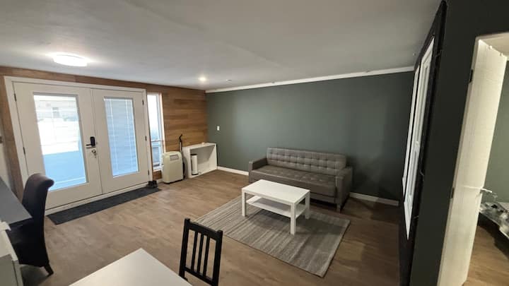 Stylish Suite 1 Bed / 1 Bath & Kitchen In New West - New Westminster