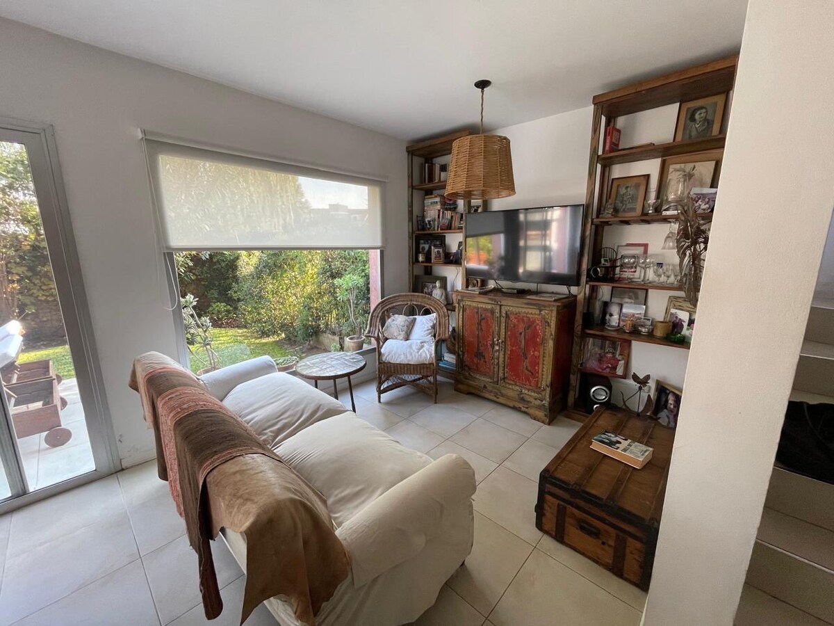 Casa con jardín privado
