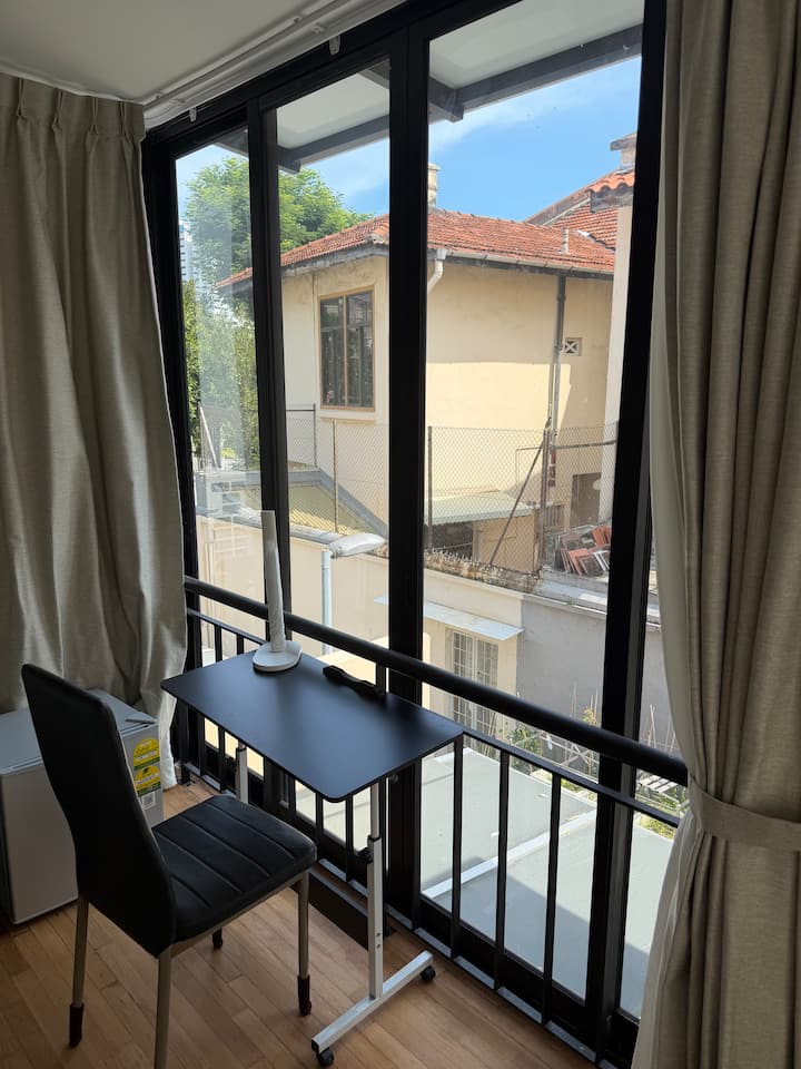 3 Rooms (2 Ensuite Baths) 6 Min Walk To Mrt Exit - Tampines