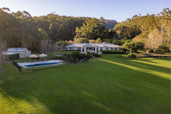 'Wychwood'- English Garden Estate With Pool - 캉가루 밸리